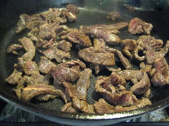 thit-bo-xao-hanh-tay-can-tay-5