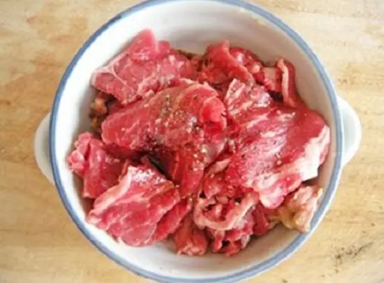 thit-bo-xao-hanh-tay-ot-chuong-5