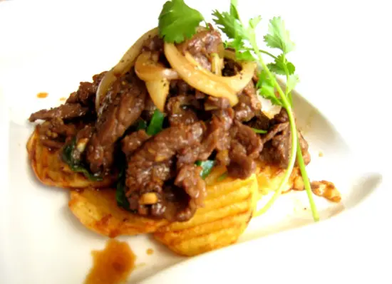 thit-bo-xao-khoai-tay-chien-1