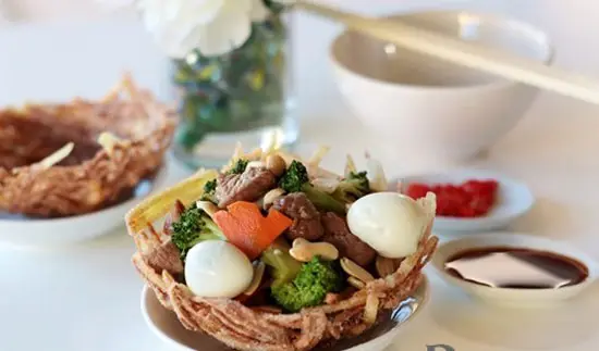 THỊT BÒ XÀO RAU CỦ KIỂU TỔ CHIM LẠ MẮT