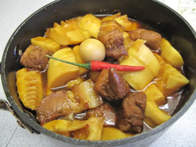 Thịt ba chỉ kho măng chua