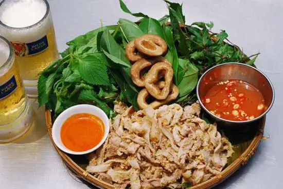Thịt thỏ nướng trộn thính