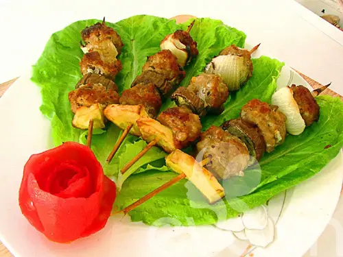 Thịt xiên nướng rau củ thơm phức