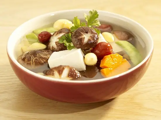 mâm cỗ chay lễ vu lan canh nấm chay