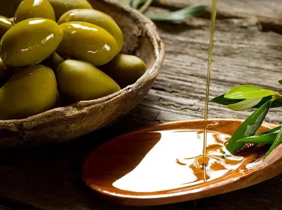 thực phẩm giàu vitamin E dầu ô liu