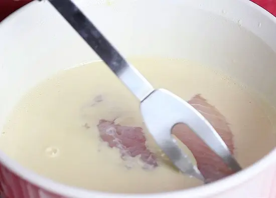 cho cá vào bột