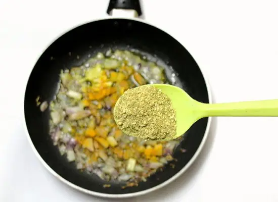 thêm bột rau mùi