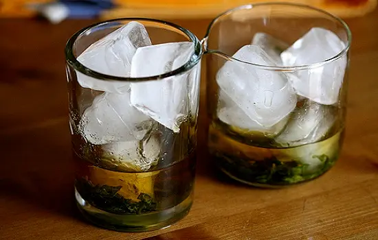 Tổng hợp 2 công thức làm cocktail bạc hà mát lạnh 4