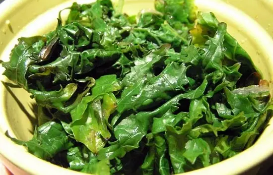 thực phẩm giàu vitamin E cải xoăn