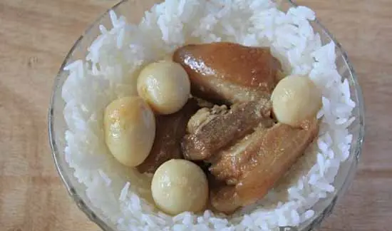 TRANG TRÍ ĐĨA CƠM HẤP DẪN NHƯ NHÀ HÀNG