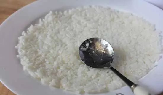 TRANG TRÍ ĐĨA CƠM HẤP DẪN NHƯ NHÀ HÀNG