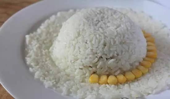 TRANG TRÍ ĐĨA CƠM HẤP DẪN NHƯ NHÀ HÀNG