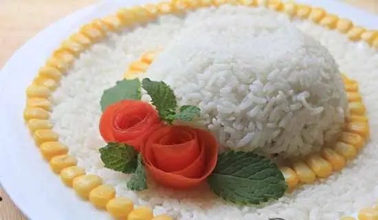TRANG TRÍ ĐĨA CƠM HẤP DẪN NHƯ NHÀ HÀNG