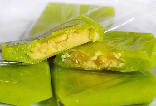 Tự làm bánh cốm Làng Vòng dẻo thơm hấp dẫn