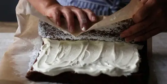 bánh cuộn socola cuộn bánh