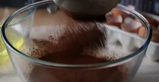 bánh cuộn socola trộn bột cacao