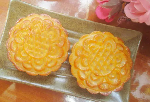 Tự làm Bánh Trung Thu nướng nhân custard vàng óng
