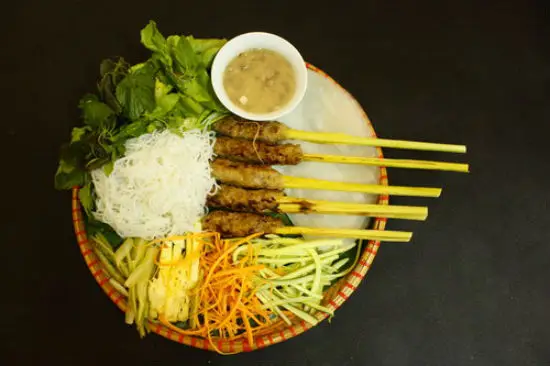 tu-tay-lam-mon-nem-lui-thom-lung-theo-phong-cach-hue-1