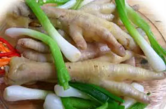 chấm chân gà hấp hành cùng muối tiêu chanh