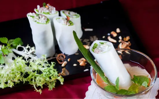 Tuyệt chiêu làm phở cuốn ngon
