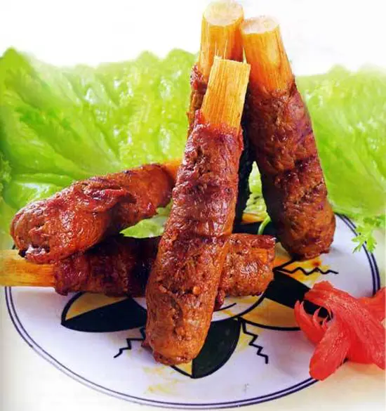ỨA NƯỚC MIẾNG VỚI CHẢ BÒ QUẤN MÍA NƯỚNG