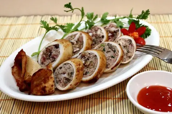 ỨA NƯỚC MIẾNG VỚI MÓN MỰC NHỒI THỊT CHIÊN VÀNG