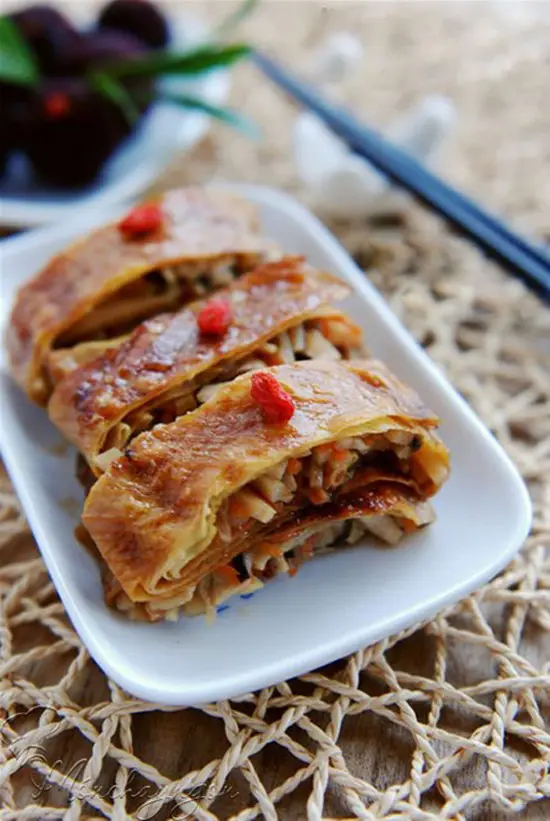 VÁNG ĐẬU CUỘN RAU CỦ CHIÊN MÓN NGON CHO RẰM THÁNG BẢY