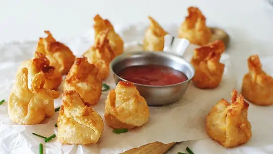 cách làm hoành thánh nhồi cream cheese và sốt cay 5
